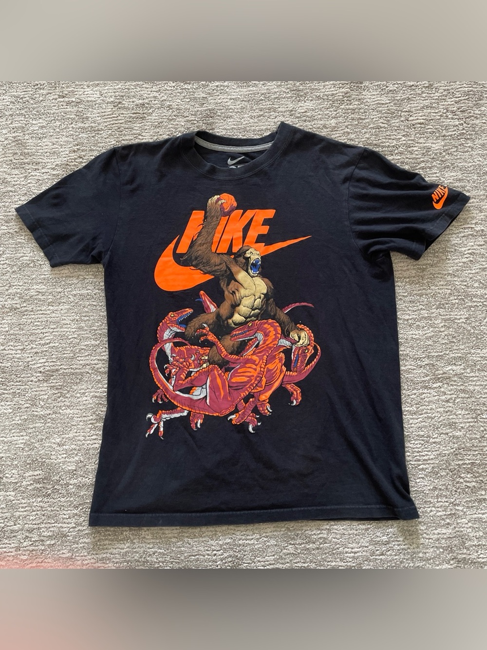 Nike Jungle Pickup Game T-Shirt Mens Medium Black King Kong Raptor Basketball